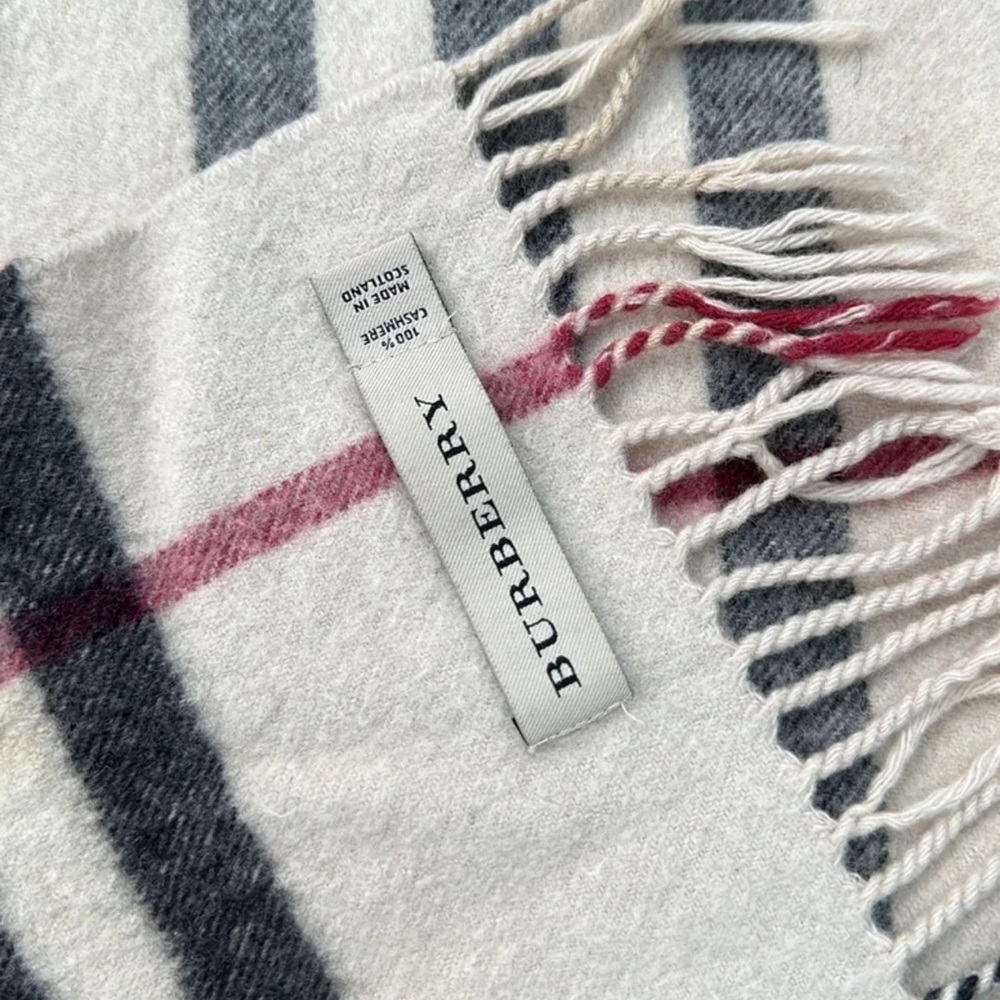 Burberry the classic check cashmere scarf